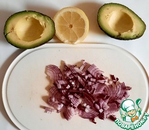 Нежное филе лосося с топпингом из авокадо