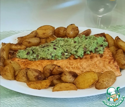 Нежное филе лосося с топпингом из авокадо