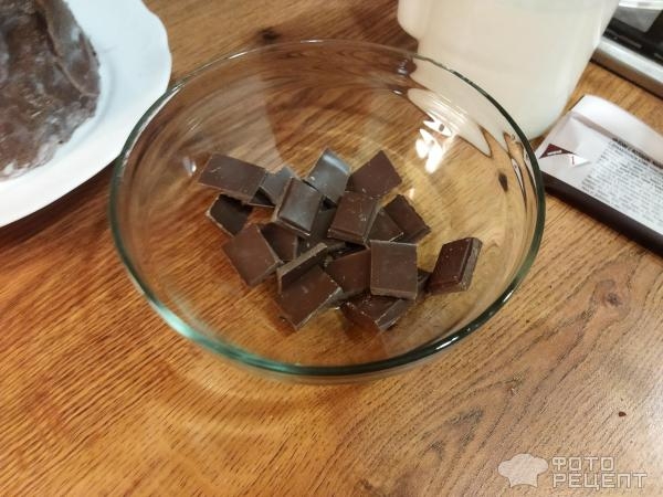 Рецепт: Блинный торт с творожным кремом - протёртая черная смородина, шоколадная глазурь, орехи и много эмоций