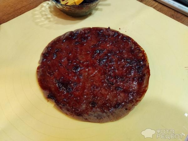 Рецепт: Блинный торт с творожным кремом - протёртая черная смородина, шоколадная глазурь, орехи и много эмоций