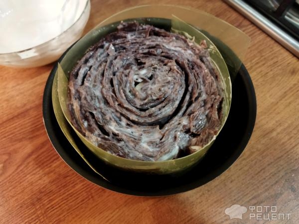 Рецепт: Блинный торт с творожным кремом - протёртая черная смородина, шоколадная глазурь, орехи и много эмоций