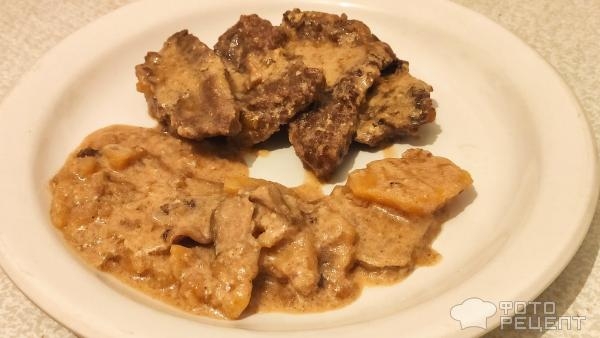 Рецепт: Говядина тушеная - с картофелем, белыми грибами и молоком