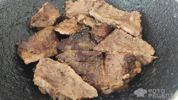 Рецепт: Говядина тушеная - с картофелем, белыми грибами и молоком