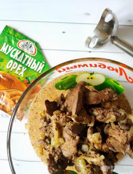 Рецепт: Пирог из блинных рулетов - с куриной печенью