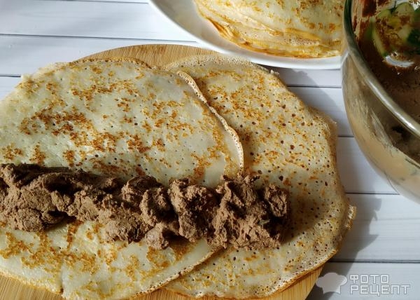 Рецепт: Пирог из блинных рулетов - с куриной печенью