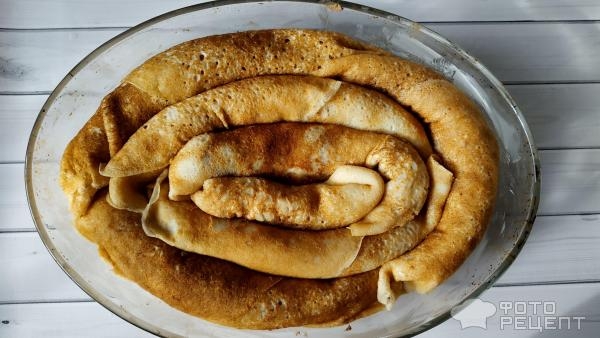 Рецепт: Пирог из блинных рулетов - с куриной печенью