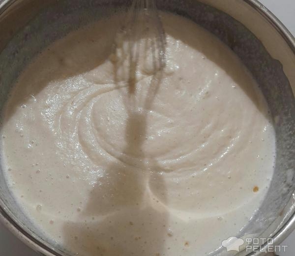 Рецепт: Торт "Кошечка" на день рождения девочке - Бисквитный торт "Кошечка" с масляным кремом и черешней. И кексы "Кошачьи лапки".