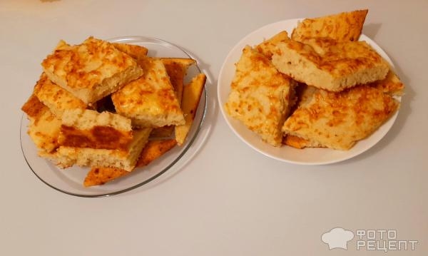 Рецепт: Творожно-сырная лепешка - Очень быстрая лепешка или ленивая коврижка из творога с сыром. Похоже на хачапури