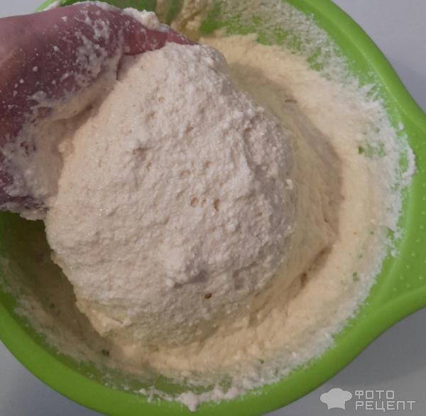 Рецепт: Творожно-сырная лепешка - Очень быстрая лепешка или ленивая коврижка из творога с сыром. Похоже на хачапури