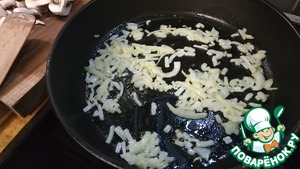 Сибас с белым вином и грибами