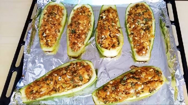 
Фаршированные кабачки лодочки в духовке с овощами	