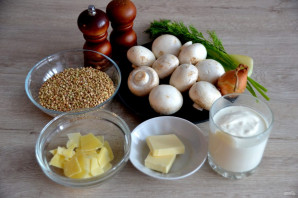 Зеленая гречка с грибами