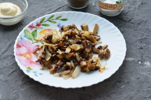 Салат с морской капустой и грибами Салат с морской капустой и грибами