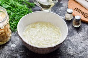 Салат из рыбных консервов с фасолью Салат из рыбных консервов с фасолью