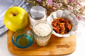 Рисовая каша с яблоками и изюмом