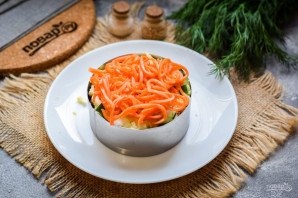 Слоеный салат с тунцом и картофелем