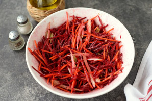 Салат с сельдереем и свеклой Салат с сельдереем и свеклой