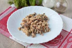 Салат с консервированной сайрой и яйцами