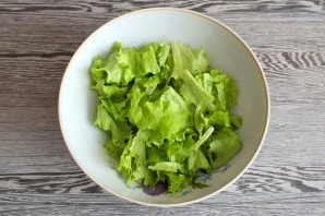 Салат с фасолью и консервированной горбушей