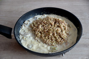 Зеленая гречка с грибами