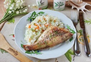 Морской окунь с рисом в духовке