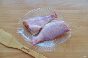 Морской окунь в духовке с лимоном