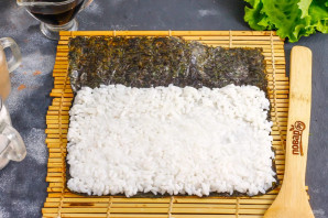 Роллы с курицей и ананасом