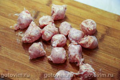 Рис с жареными колбасками и овощами