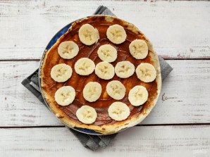 Блинный торт со сгущенкой и бананами