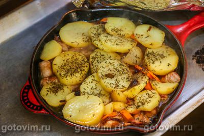 Дублинский коддл или овощное рагу с беконом и свиными колбасками (Dublin coddle)