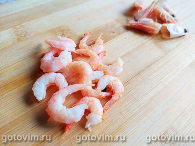 Салат с креветками, огурцом, помидорами и ржаными сухариками Салат с креветками, огурцом, помидорами и ржаными сухариками