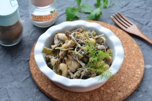 Салат с морской капустой и грибами Салат с морской капустой и грибами