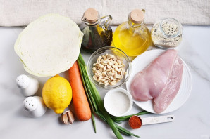 Салат с куриной грудкой и капустой