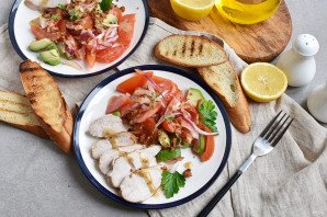 Куриный салат с авокадо