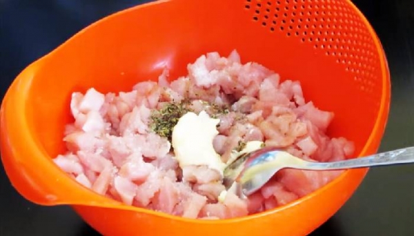 
Куриные рубленные котлеты — самые вкусные рецепты на сковороде	