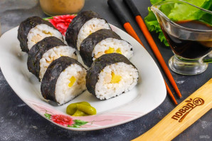 Роллы с курицей и ананасом