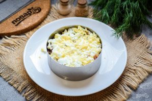 Слоеный салат с тунцом и картофелем