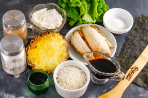 Роллы с курицей и ананасом