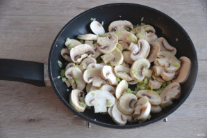 Зеленая гречка с грибами