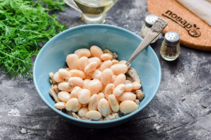 Салат из рыбных консервов с фасолью Салат из рыбных консервов с фасолью