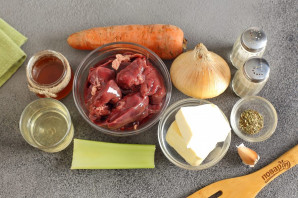 Паштет из куриной печени с сельдереем Паштет из куриной печени с сельдереем