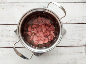 Суп с лапшой и куриными сердечками