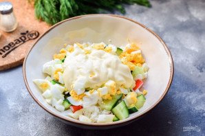 Салат с крабовыми палочками и творогом