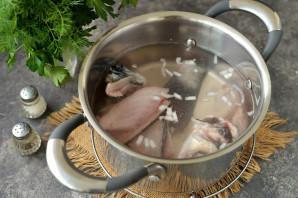 Уха из сибаса