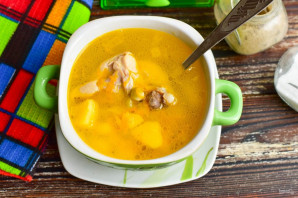 Суп с мясом и зеленым горошком