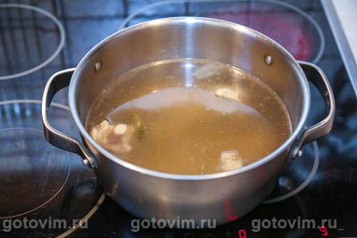 Бульон говяжий с овощными клецками Бульон говяжий с овощными клецками