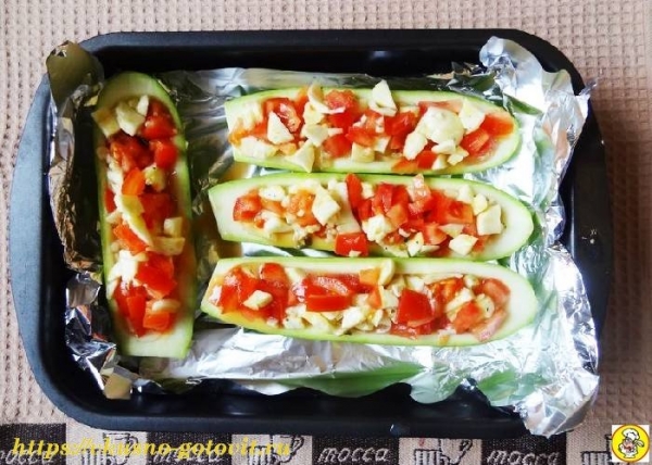 
Фаршированные кабачки лодочки в духовке с овощами	