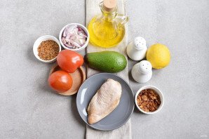 Куриный салат с авокадо