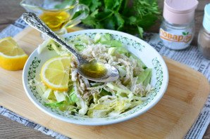 Салат с курицей и белокочанной капустой