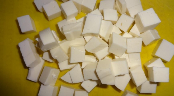 Салат с кальмарами, брынзой и зелёным горошком, пошаговый рецепт с фото